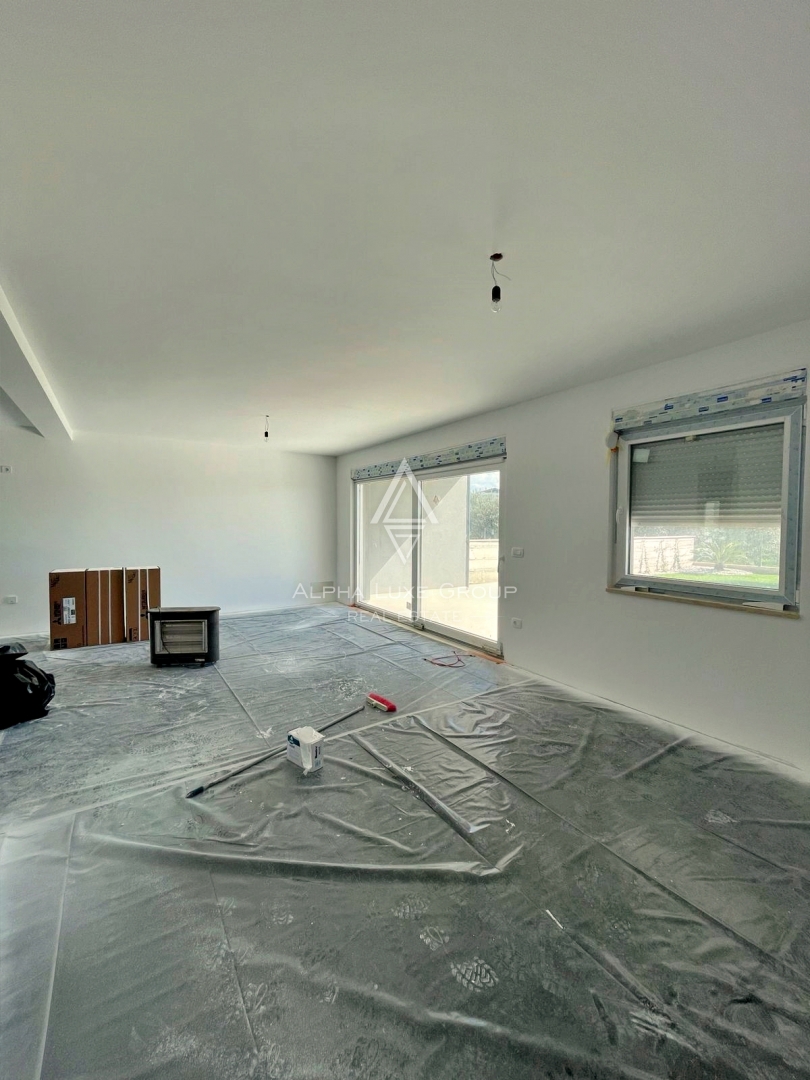 Novigrad, Istria – Appartamento moderno p. terra, giard.