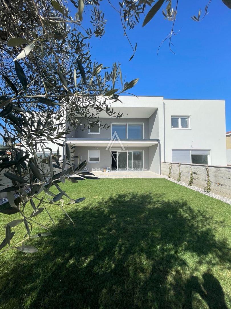 Novigrad, Istria – Appartamento moderno p. terra, giard.