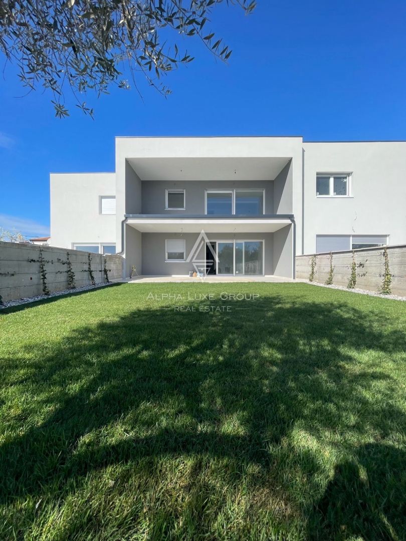 Novigrad, Istria – Appartamento moderno p. terra, giard.