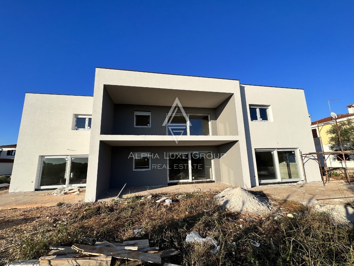 Novigrad, Istria – Appartamento moderno p. terra, giard.