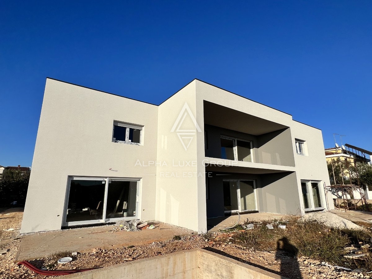 Novigrad, Istria – Appartamento moderno p. terra, giard.