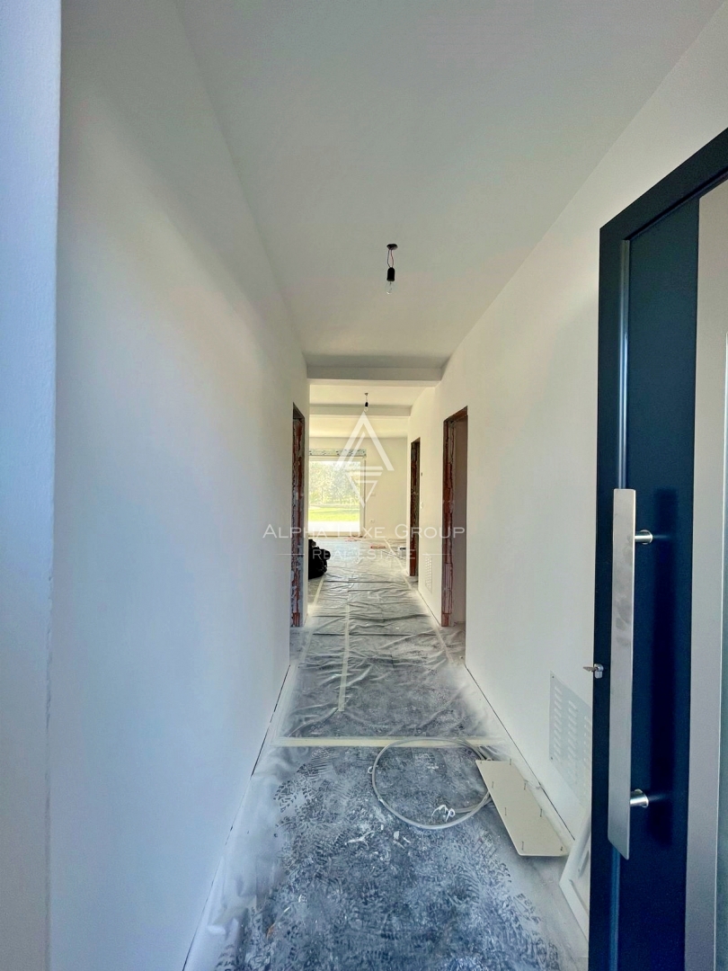 Novigrad, Istria – Appartamento moderno p. terra, giard.