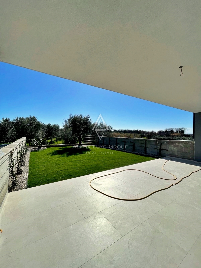 Novigrad, Istria – Appartamento moderno p. terra, giard.