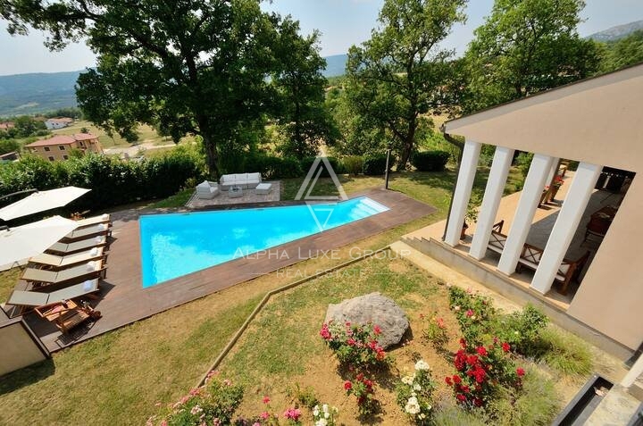 Scoprite la Serenità a Buzet, Istria: Splendida Villa con Piscina Immersa nella Natura