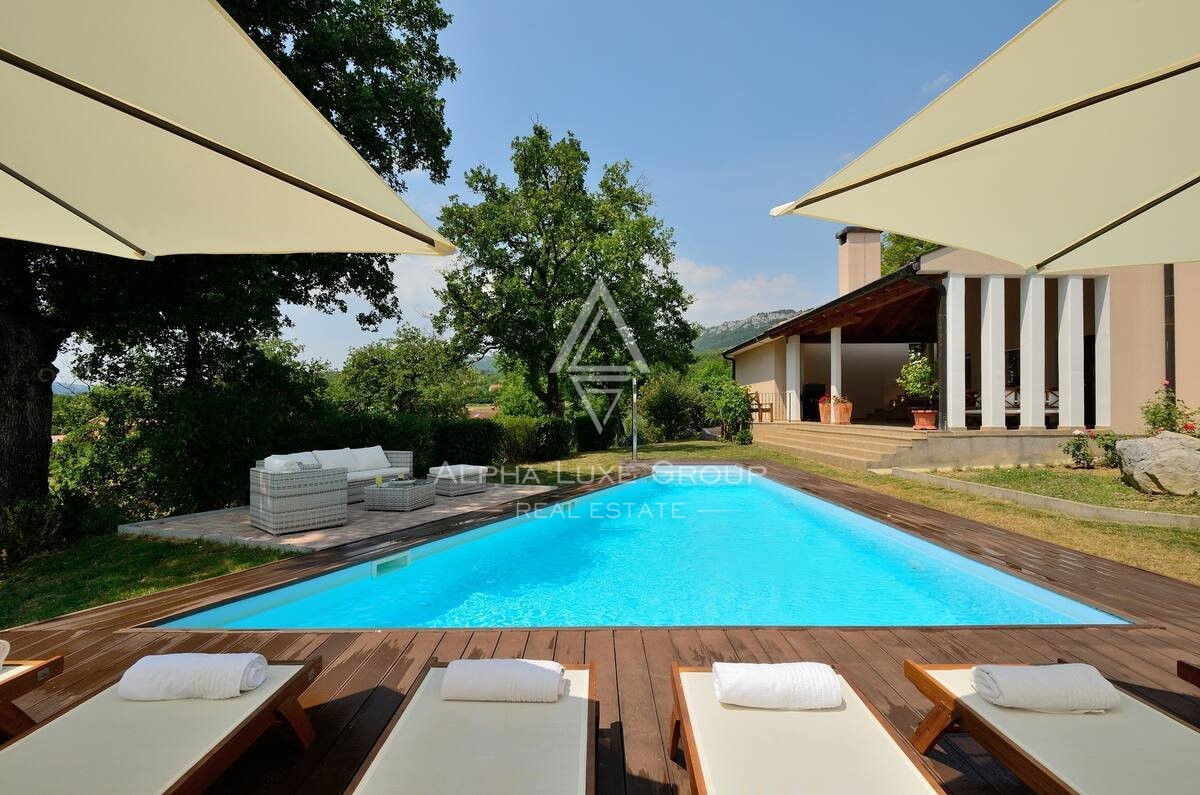 Scoprite la Serenità a Buzet, Istria: Splendida Villa con Piscina Immersa nella Natura