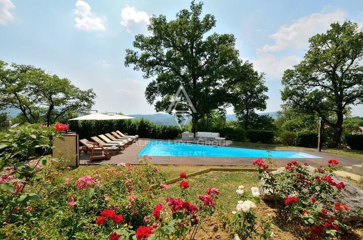 Scoprite la Serenità a Buzet, Istria: Splendida Villa con Piscina Immersa nella Natura