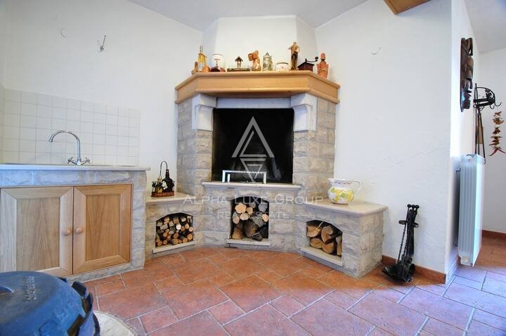 Scoprite la Serenità a Buzet, Istria: Splendida Villa con Piscina Immersa nella Natura