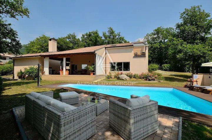 Scoprite la Serenità a Buzet, Istria: Splendida Villa con Piscina Immersa nella Natura