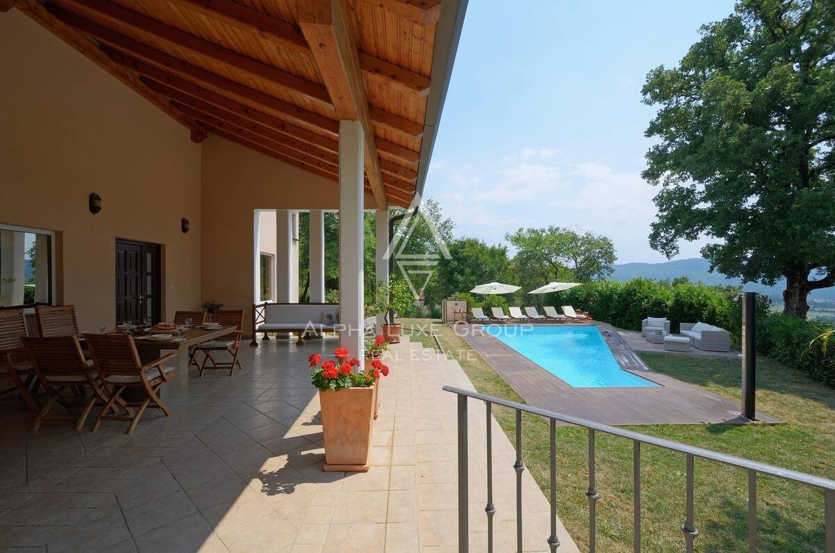 Scoprite la Serenità a Buzet, Istria: Splendida Villa con Piscina Immersa nella Natura