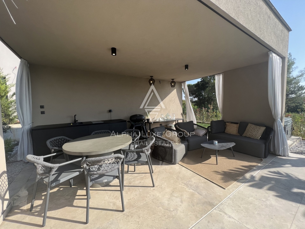 Poreč (7 km): Nuova casa in vendita vicino al mare!