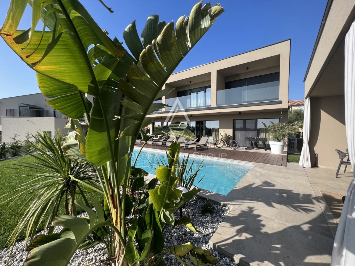 Poreč (7 km): Nuova casa in vendita vicino al mare!