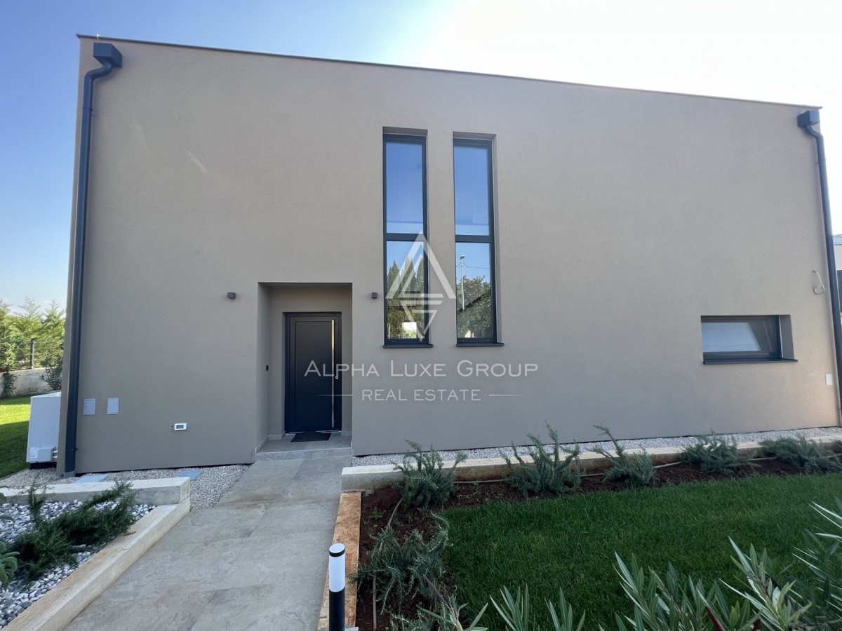 Poreč (7 km): Nuova casa in vendita vicino al mare!