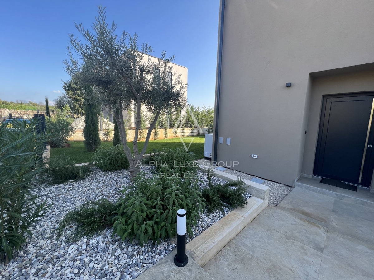 Poreč (7 km): Nuova casa in vendita vicino al mare!