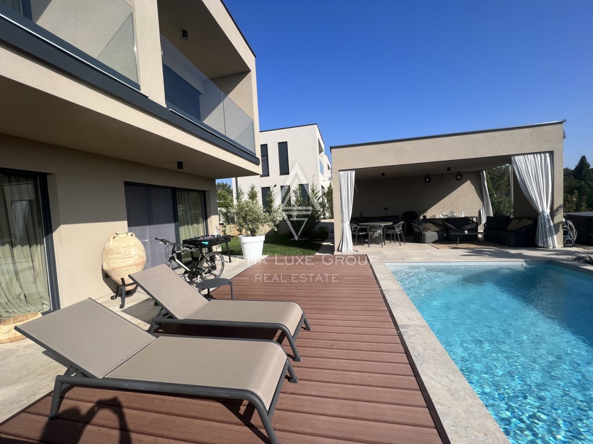 Poreč (7 km): Nuova casa in vendita vicino al mare!