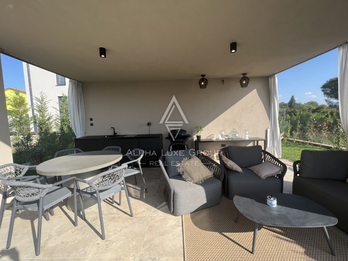 Poreč (7 km): Nuova casa in vendita vicino al mare!