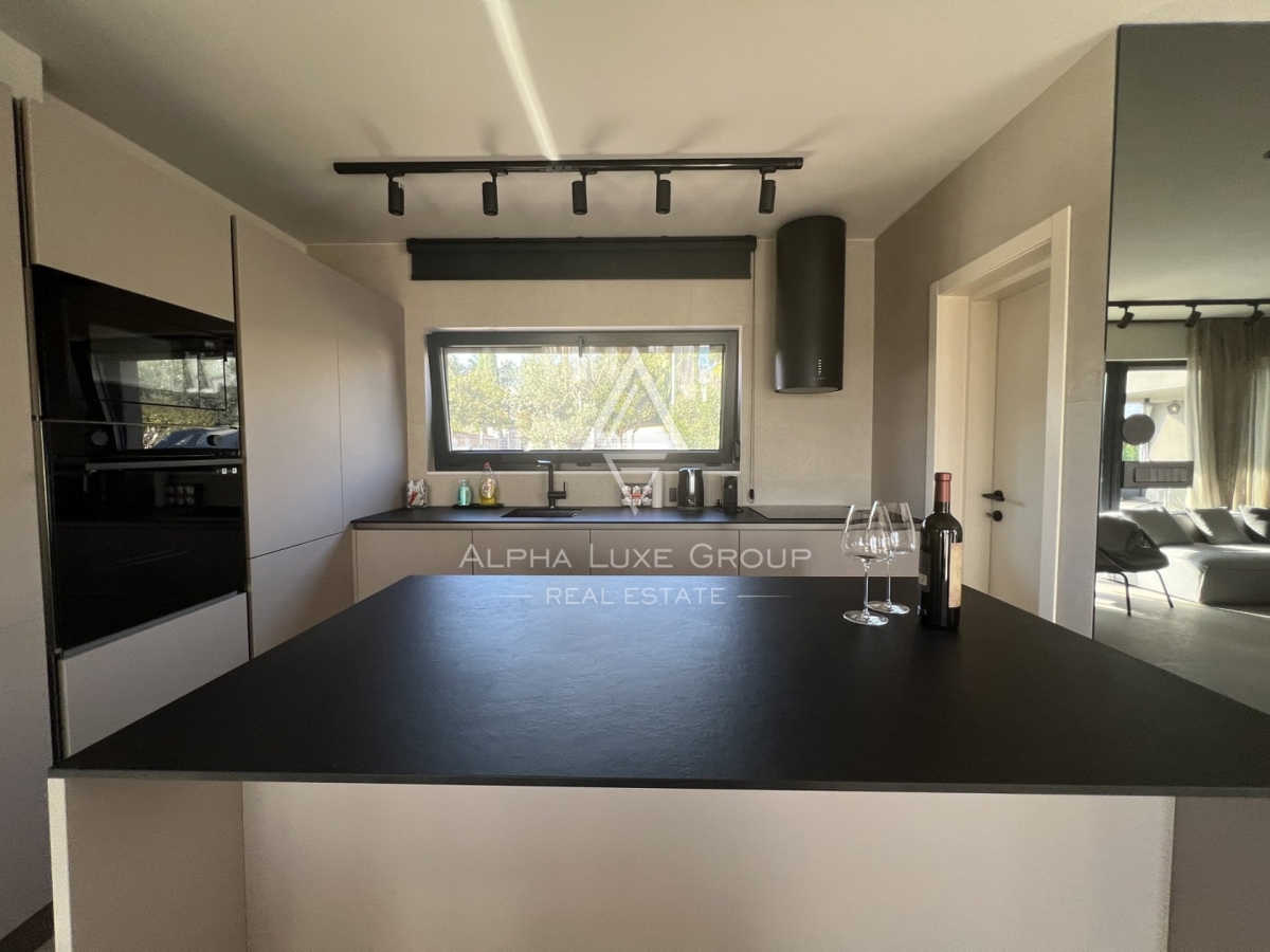 Poreč (7 km): Nuova casa in vendita vicino al mare!