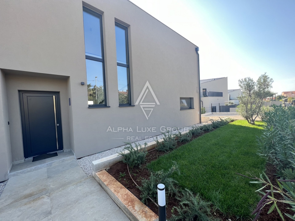 Poreč (7 km): Nuova casa in vendita vicino al mare!