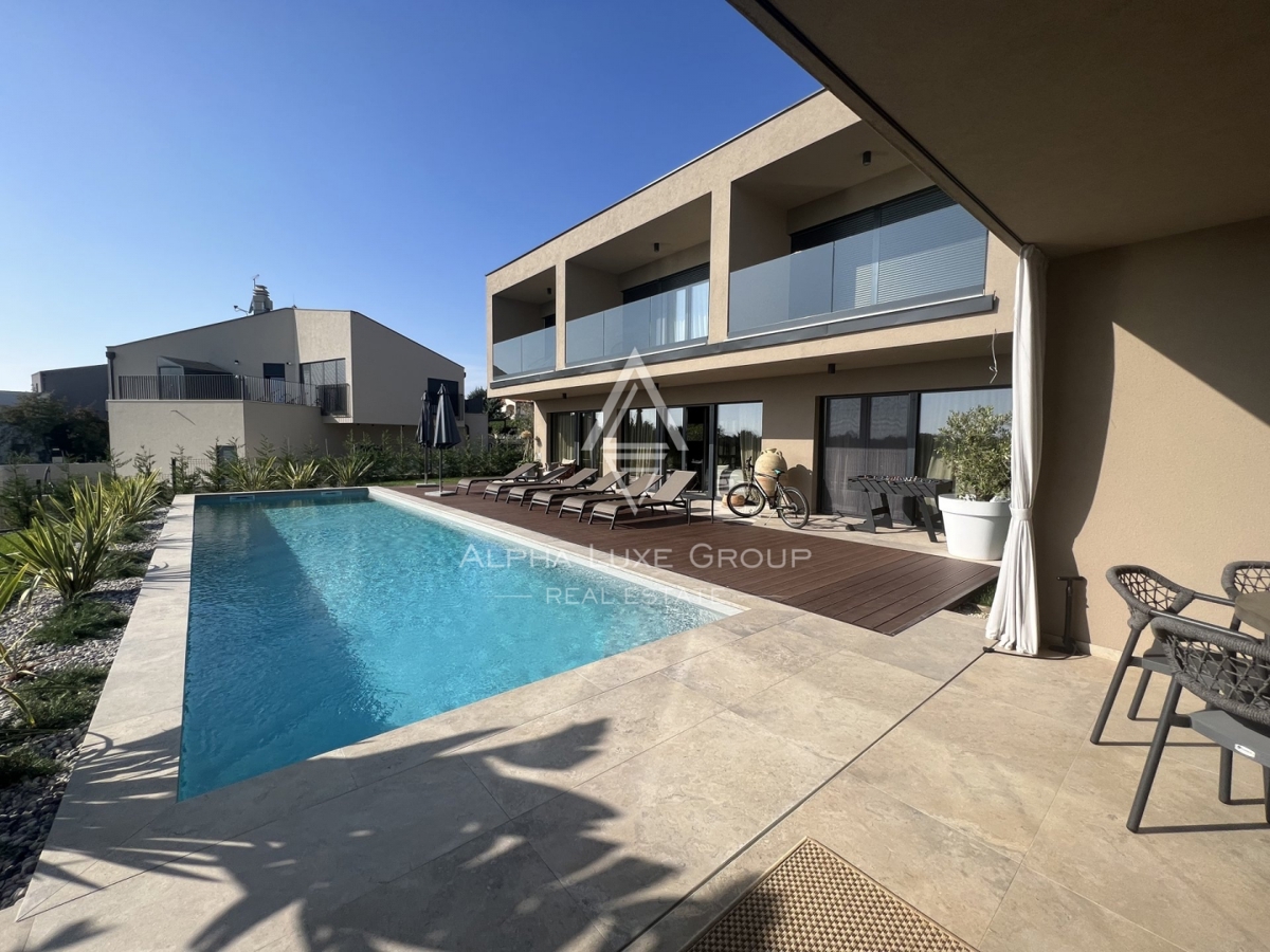 Poreč (7 km): Nuova casa in vendita vicino al mare!