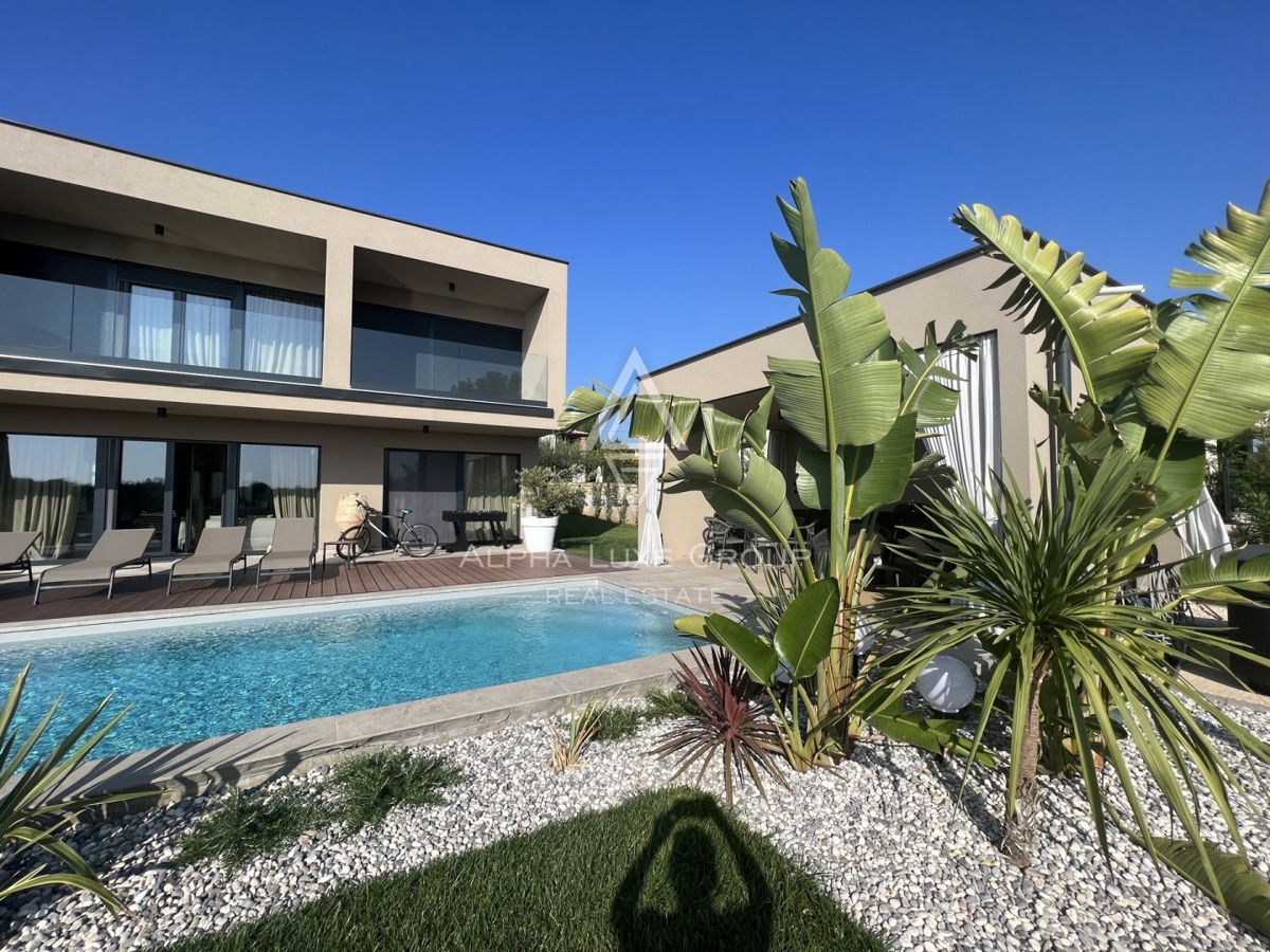 Poreč (7 km): Nuova casa in vendita vicino al mare!