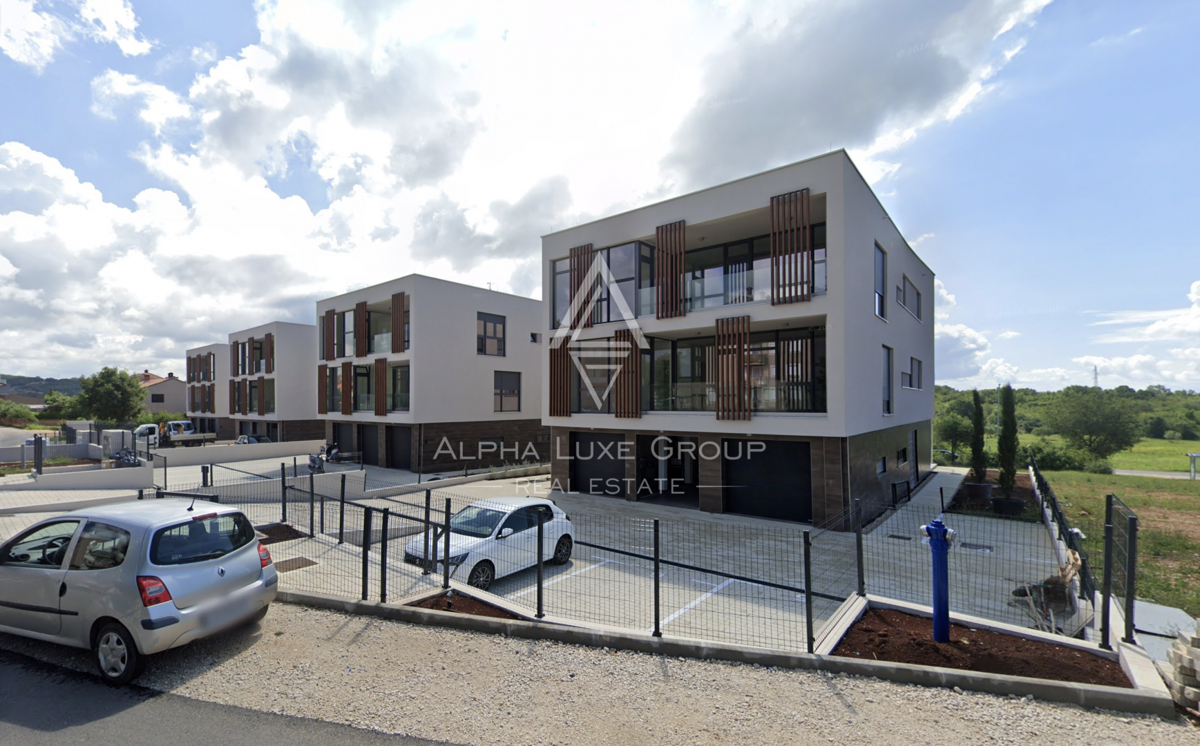 Rovinj, Istria: Moderno duplex con giardino e garage