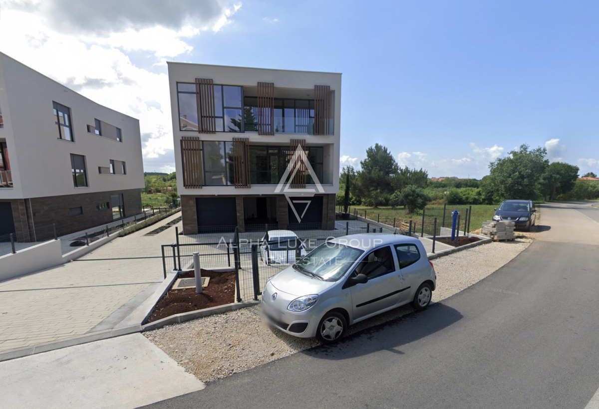 Rovinj, Istria: Moderno duplex con giardino e garage