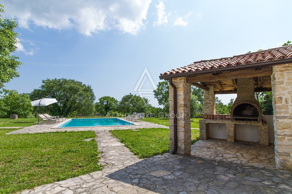 Bella villa istriana in pietra con piscina in un ampio giardino, Barban, ISTRIA