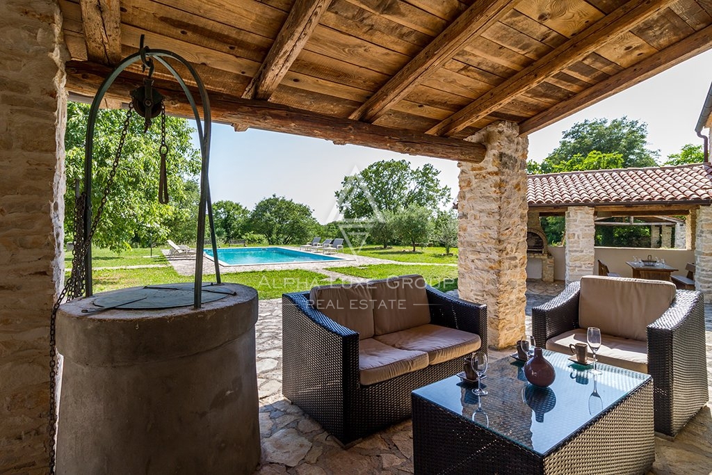 Bella villa istriana in pietra con piscina in un ampio giardino, Barban, ISTRIA