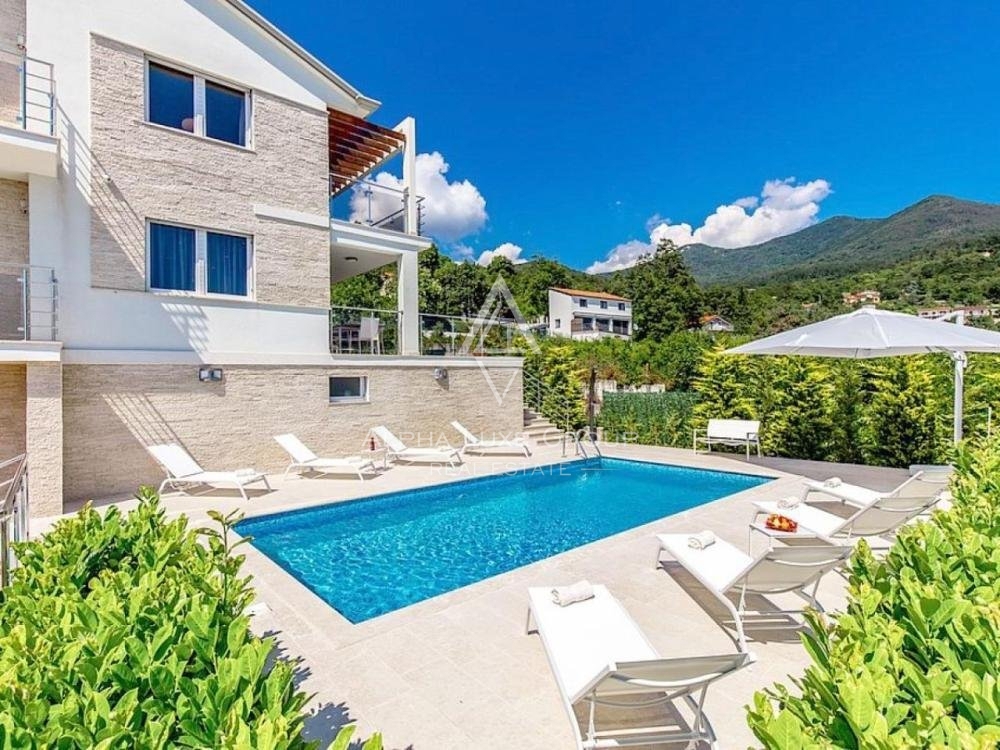 Villa di lusso con piscina e bellissimo giardino, Istria, Opatija