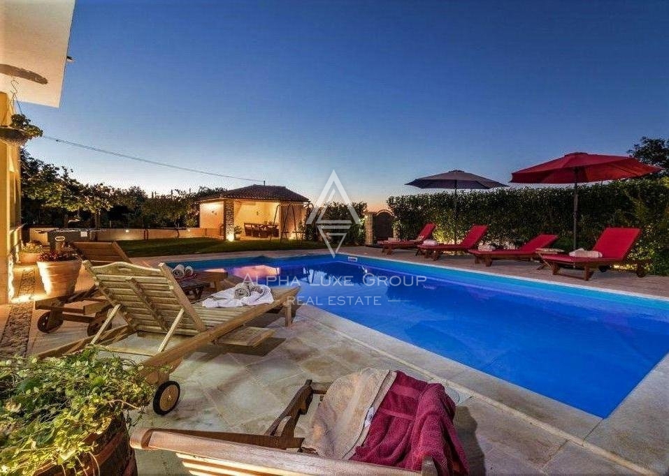 Bella casa con due unità abitative e piscina, Istria, Svetvinčenat
