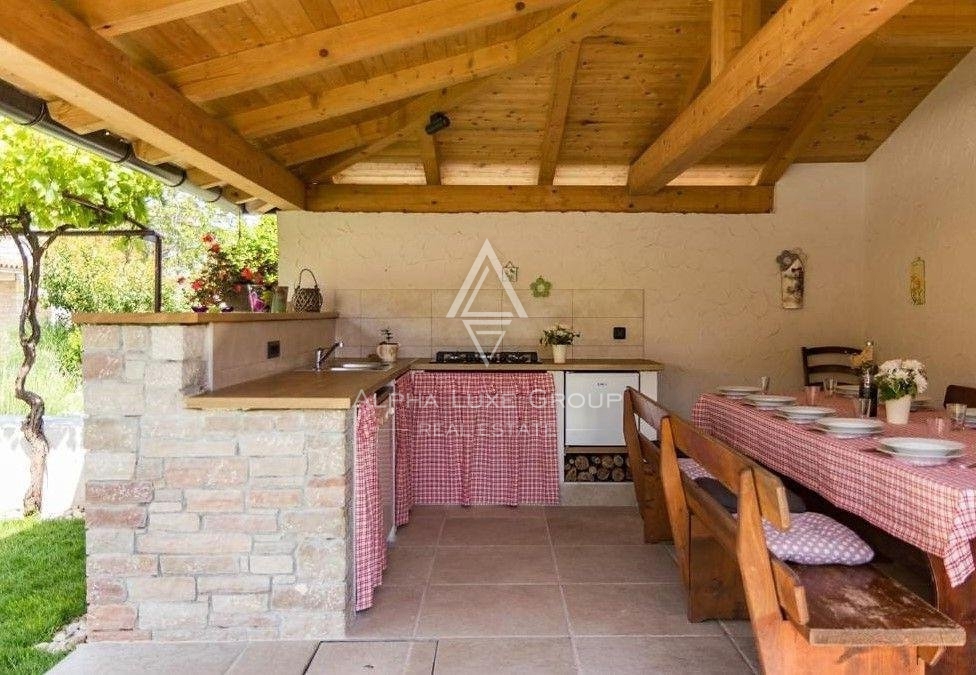 Bella casa con due unità abitative e piscina, Istria, Svetvinčenat