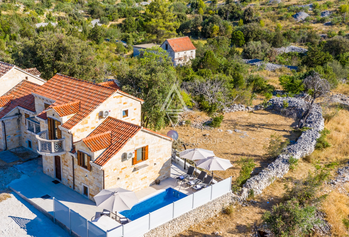 Brač, Dalmazia : Splendida villa in pietra con piscina