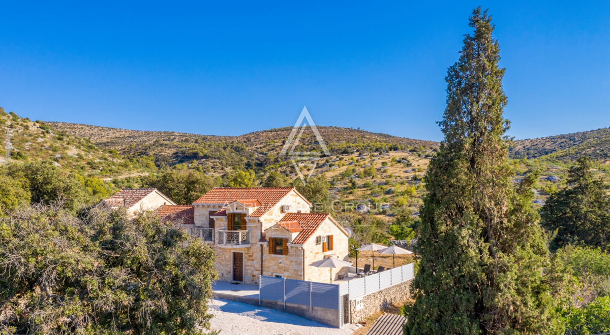 Brač, Dalmazia : Splendida villa in pietra con piscina