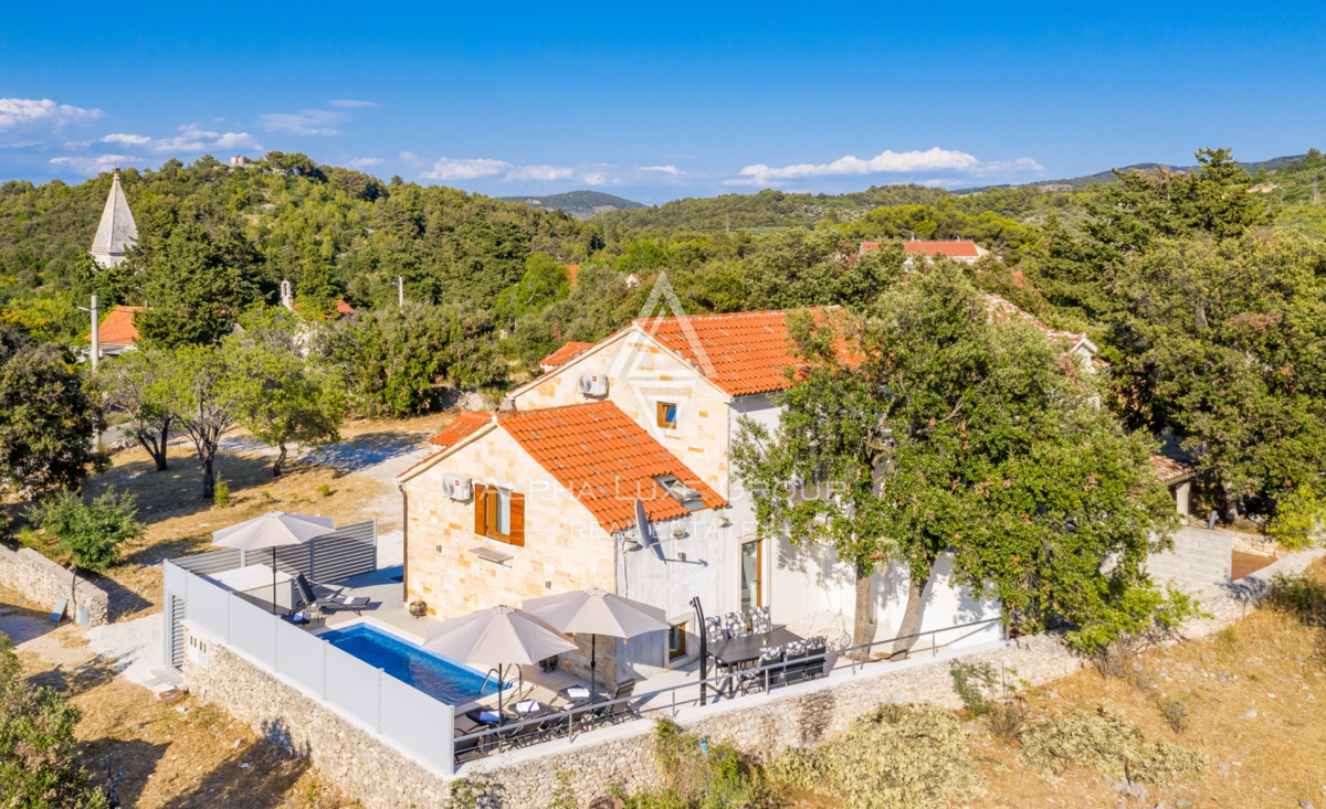 Brač, Dalmazia : Splendida villa in pietra con piscina