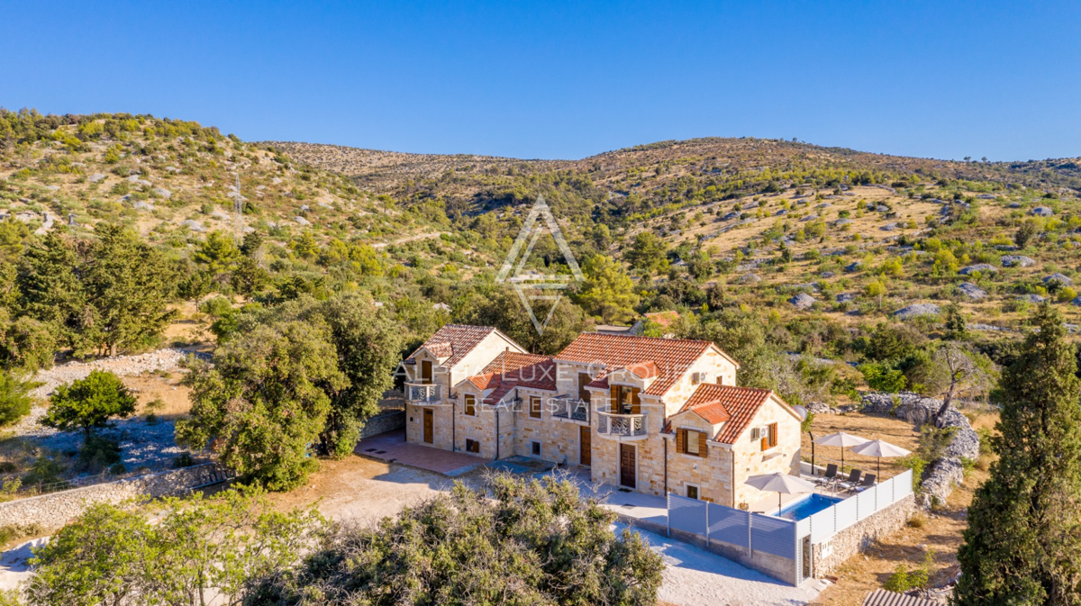 Brač, Dalmazia : Splendida villa in pietra con piscina