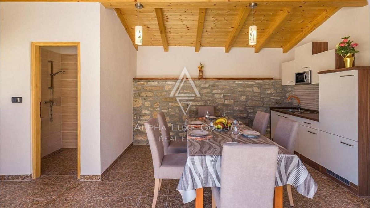 Bella casa indigena in pietra, Istria, Parenzo