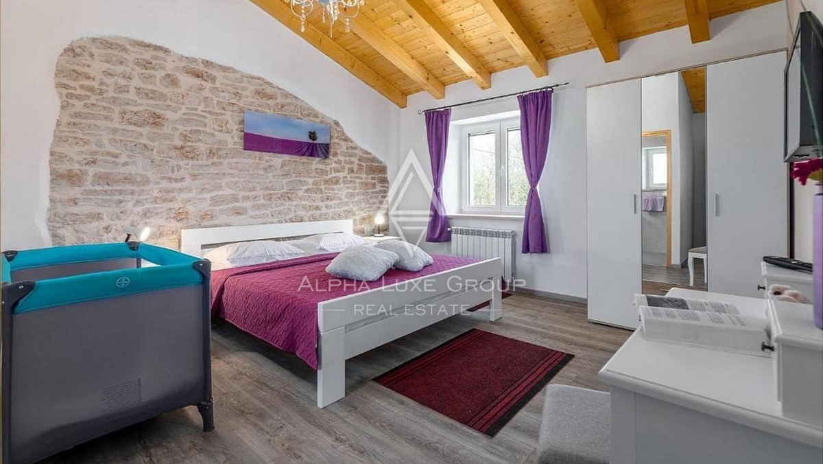 Bella casa indigena in pietra, Istria, Parenzo