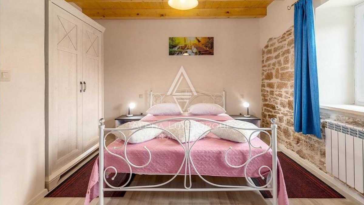 Bella casa indigena in pietra, Istria, Parenzo