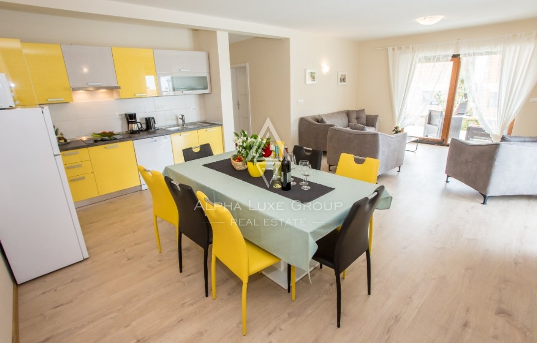 Villa con piscina, posizione tranquilla, vicino a Parenzo.
