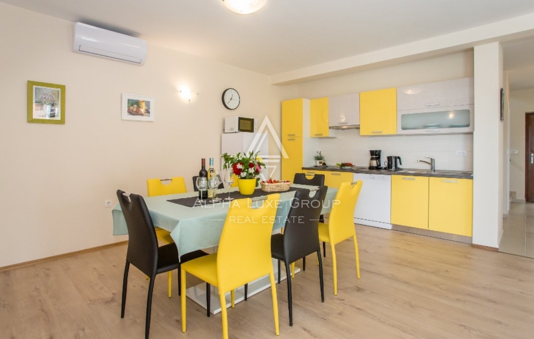 Villa con piscina, posizione tranquilla, vicino a Parenzo.
