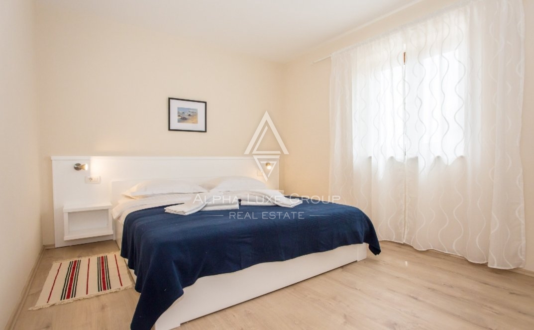 Villa con piscina, posizione tranquilla, vicino a Parenzo.