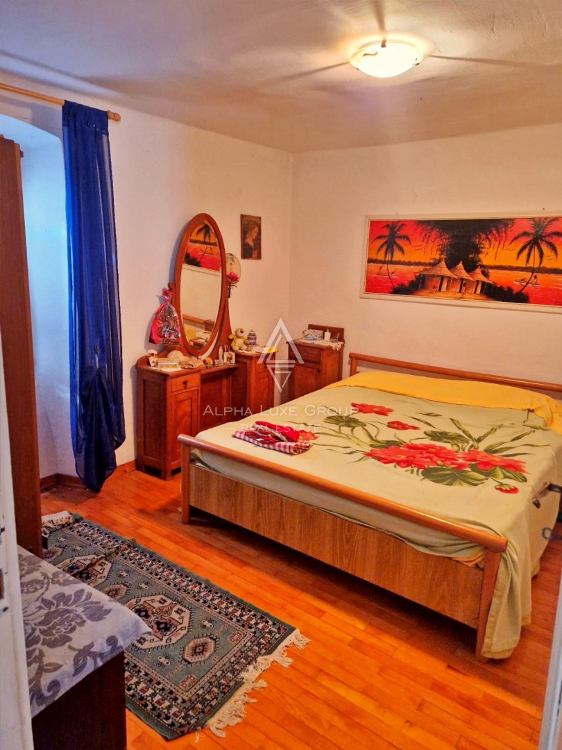 Istria, Umag, Casa con potenziale vicino al centro
