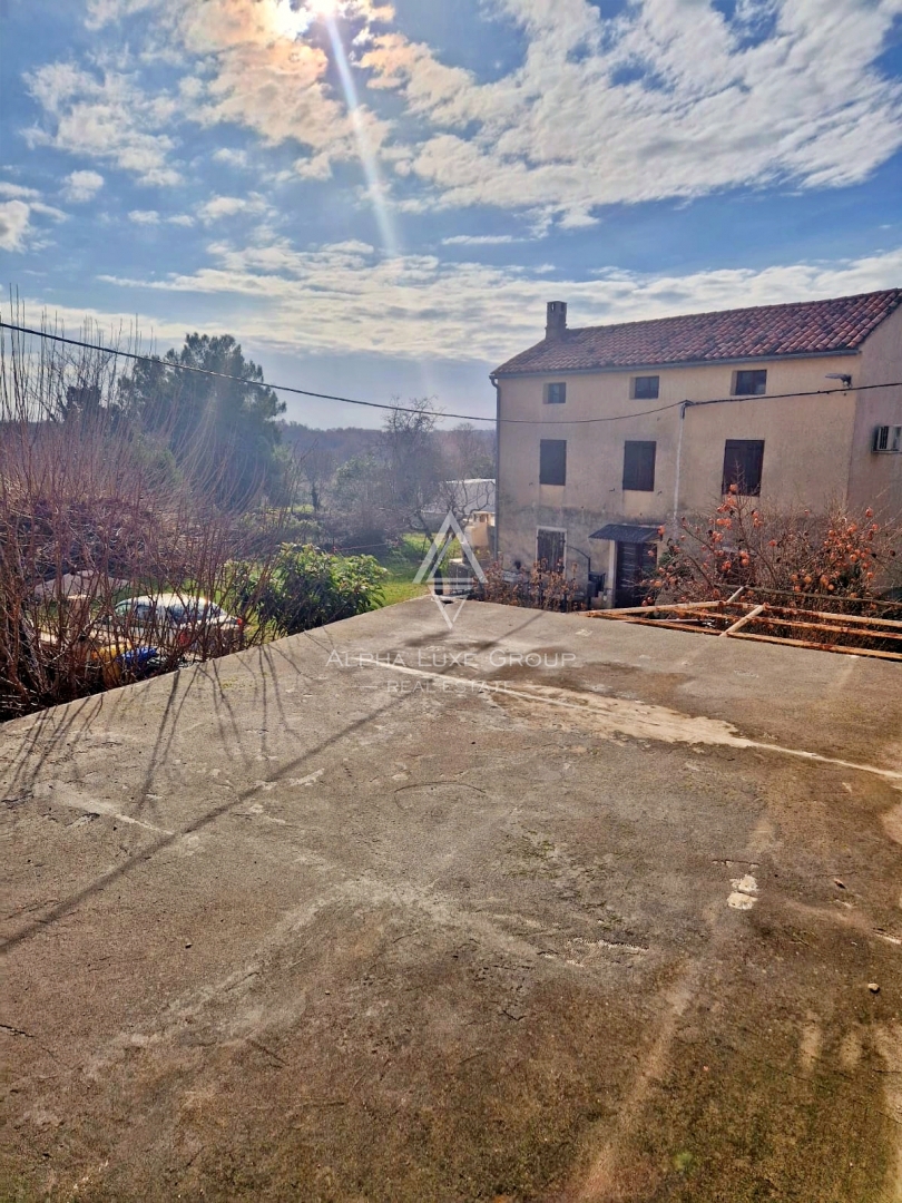 Istria, Umag, Casa con potenziale vicino al centro