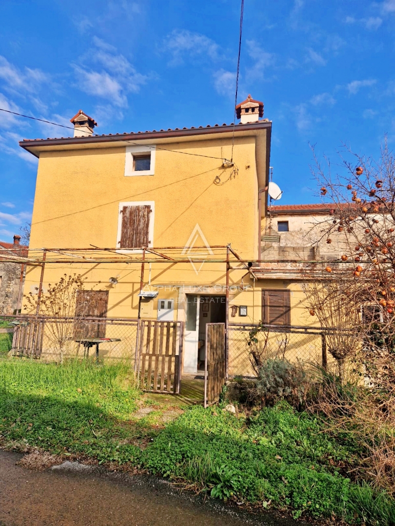 Istria, Umag, Casa con potenziale vicino al centro