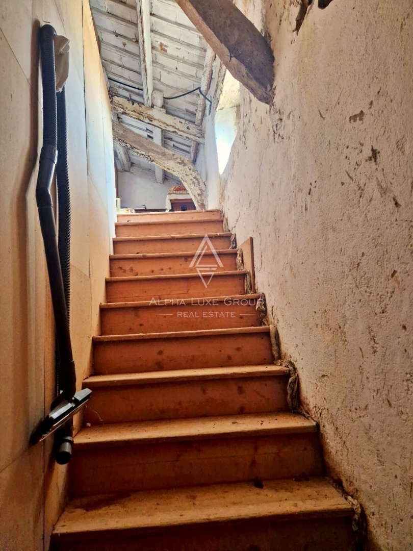 Istria, Umag, Casa con potenziale vicino al centro