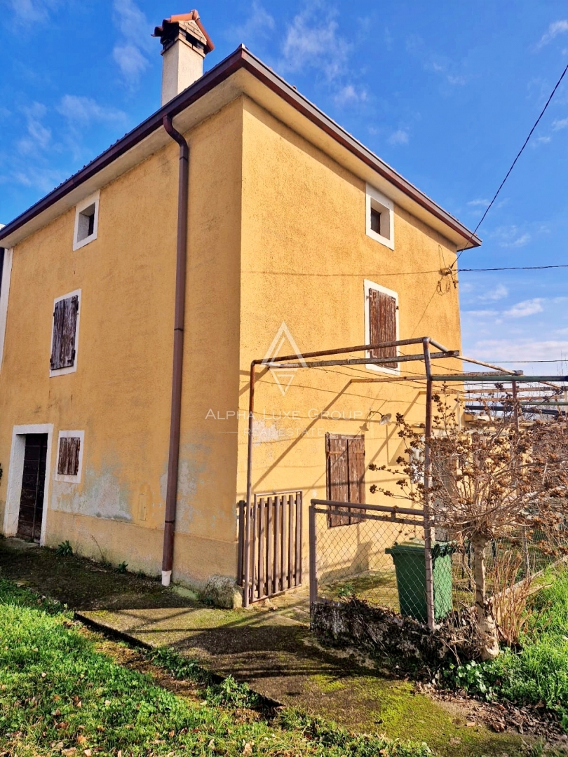 Istria, Umag, Casa con potenziale vicino al centro