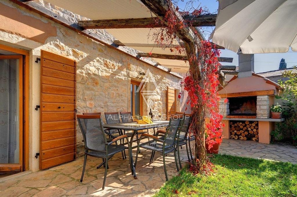 Gračišće, Istria – Bella casa in pietra con piscina