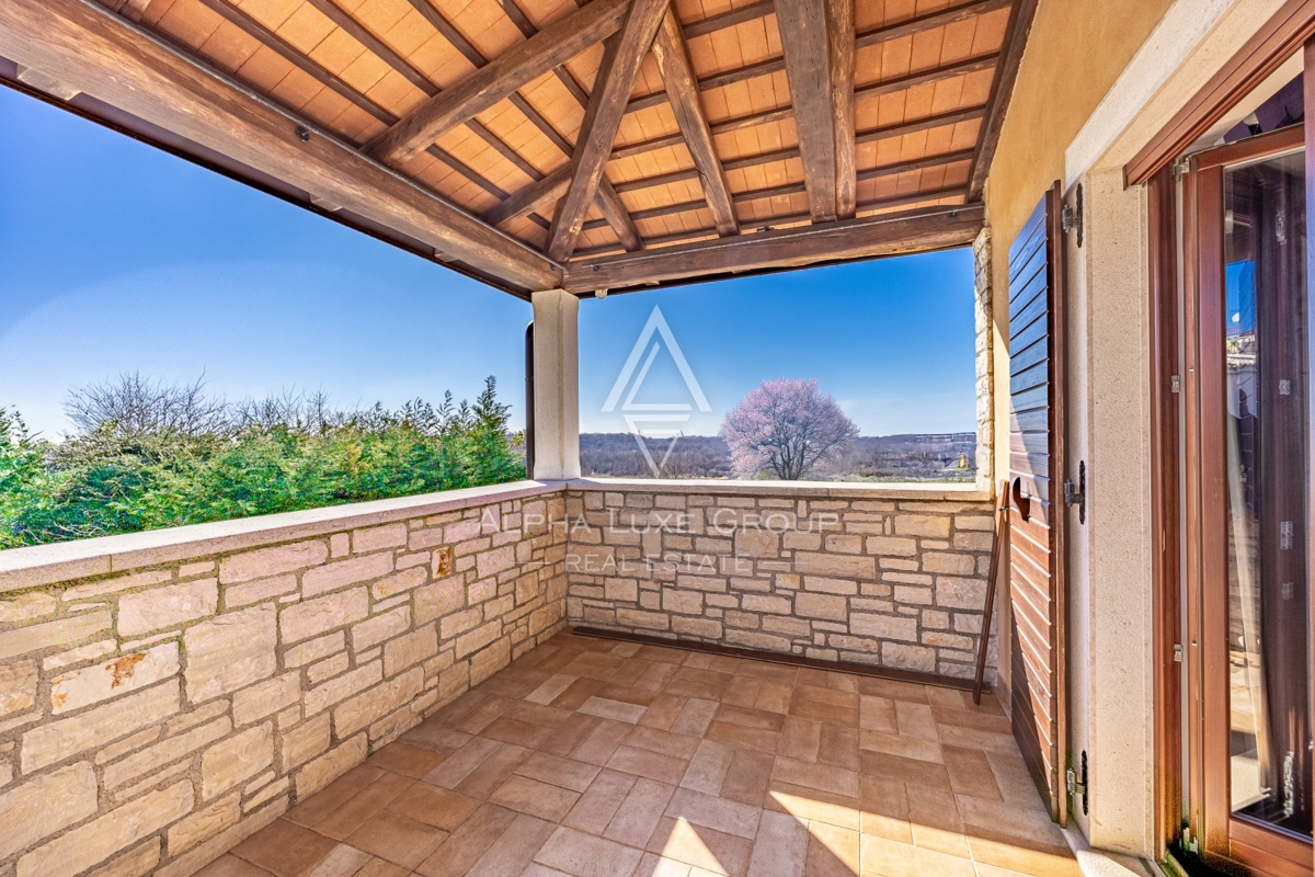 Brtonigla, Istria – Affascinante villa in pietra vista mare