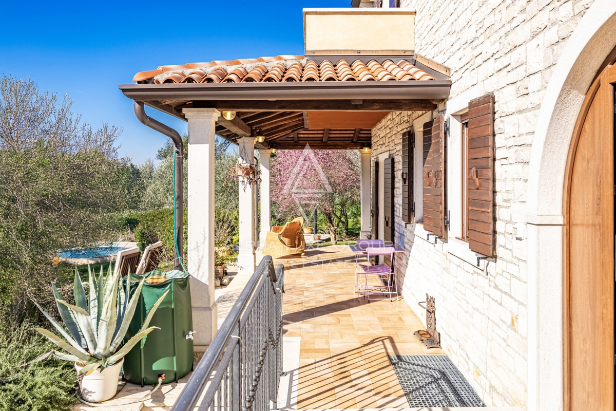 Brtonigla, Istria – Affascinante villa in pietra vista mare