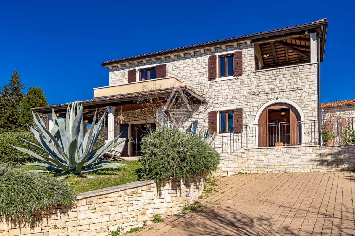 Brtonigla, Istria – Affascinante villa in pietra vista mare