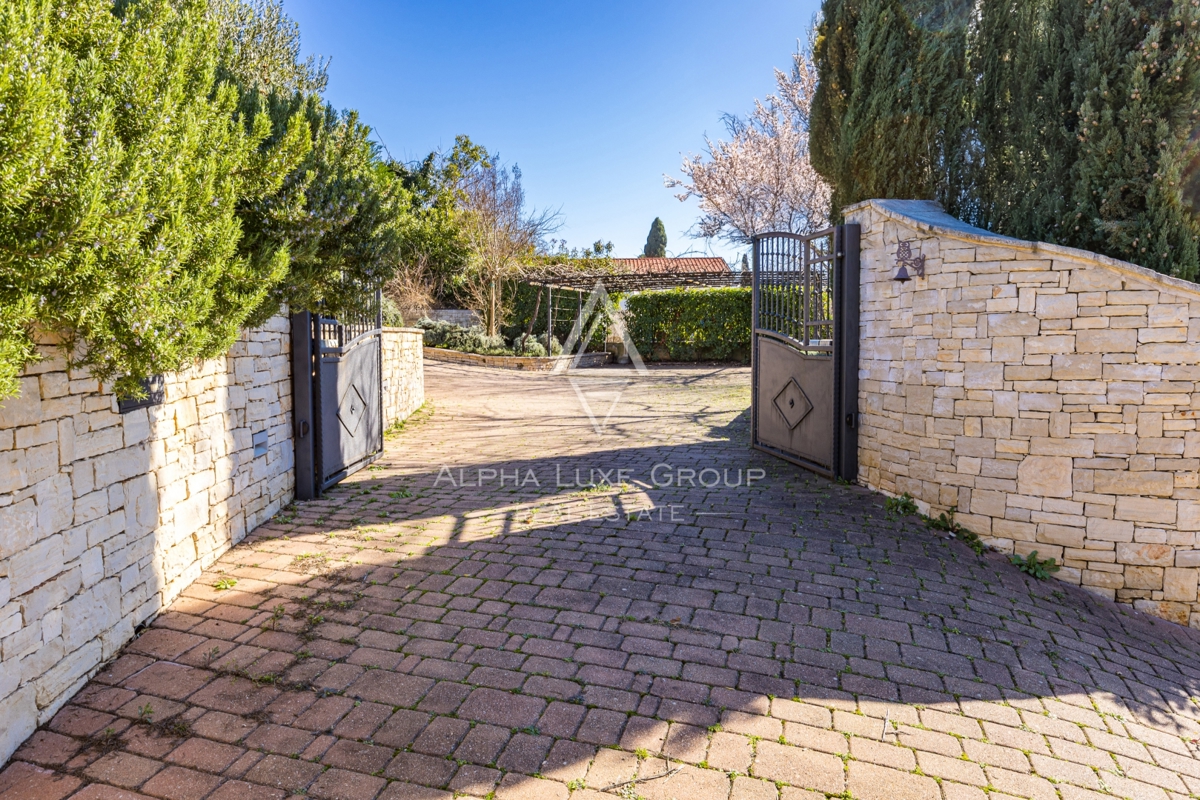 Brtonigla, Istria – Affascinante villa in pietra vista mare